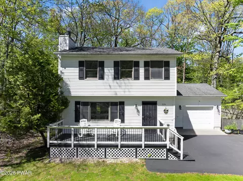 224 Westfall Dr, Dingmans Ferry, PA 18328