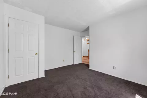Bedroom - 224 Westfall Dr, Dingmans Ferry, PA 18328 photo 3 of 6