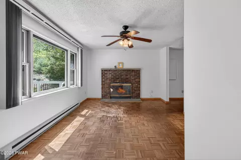 Living - 224 Westfall Dr, Dingmans Ferry, PA 18328 photo 3 of 3