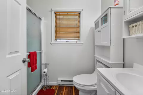 Bath - 224 Westfall Dr, Dingmans Ferry, PA 18328 photo 3 of 3