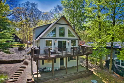 145 S Pond Cir, Dingmans Ferry, PA 18328