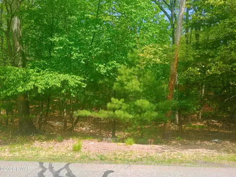Oak Ridge Drive, Milford, PA 18337