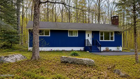 105 Wagoner Ln, Hawley, PA 18428