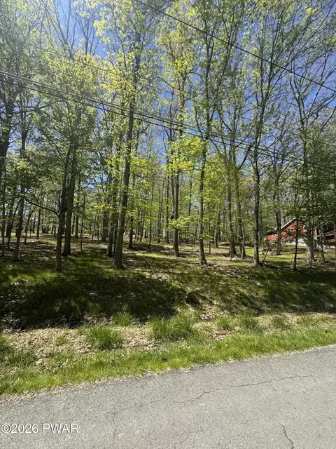 lot Apt 90 Forest Ridge Dr, Hawley, PA 18428