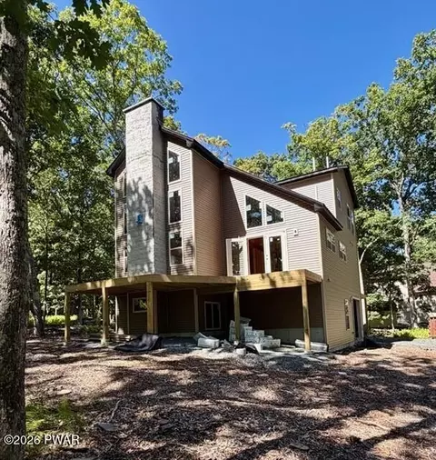 101 Maple Leaf Rd, Lackawaxen, PA 18435