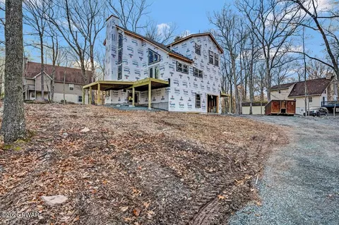 101 Maple Leaf Rd, Lackawaxen, PA 18435