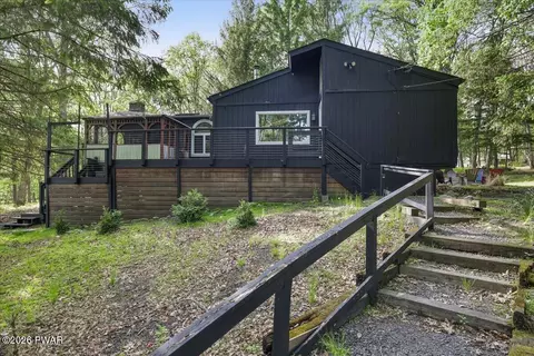 2329 Cramer Ct, Bushkill, PA 18324