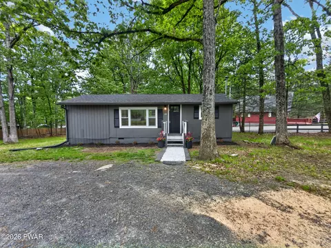 159 Sandstone Dr, Dingmans Ferry, PA 18328