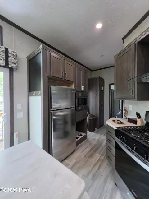 107 Redwood Ln, Shohola, PA 18458