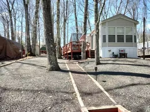 190 Forest Glen Dr, Milford, PA 18337