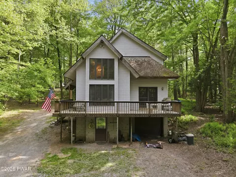 120 Coutts Point Dr, Paupack, PA 18451