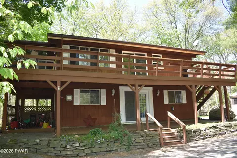 124 Boulder Dr, Lords Valley, PA 18428