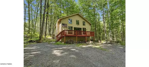 100 Splitrail Ln, Lake Ariel, PA 18436