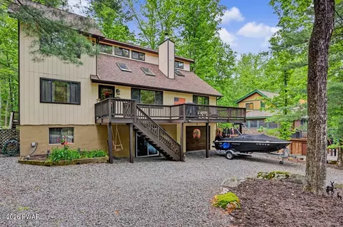 12 Underwood Ln, Lake Ariel, PA 18436