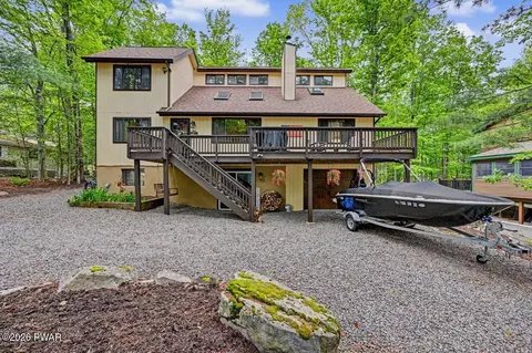 12 Underwood Ln, Lake Ariel, PA 18436