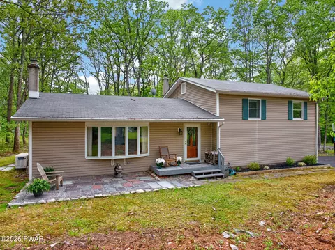 102 Wynding Way, Milford, PA 18337