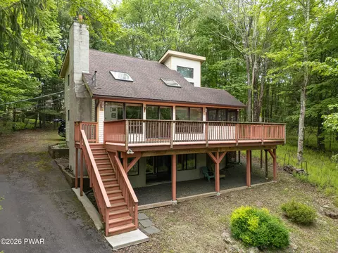 20 N Gate Ct, Lake Ariel, PA 18436