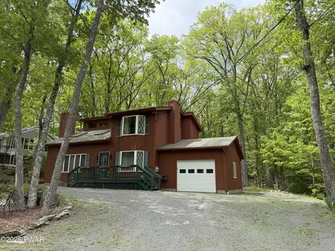 208 Mountain View Dr, Hawley, PA 18428