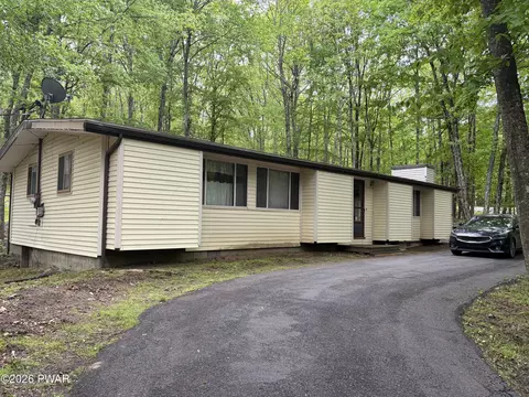 101 Bluestone Dr, Lords Valley, PA 18428