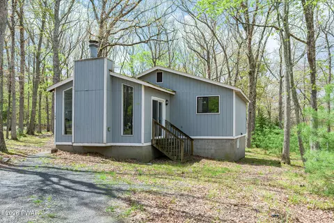 144 Maria Ln, Dingmans Ferry, PA 18328