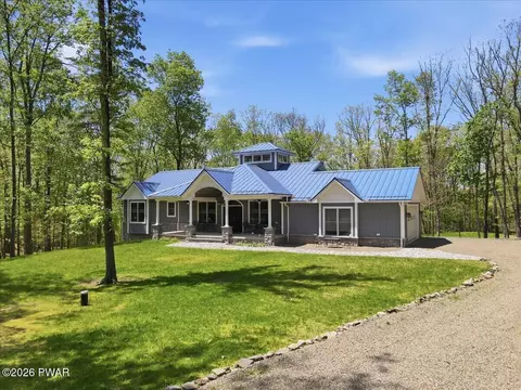 115 Ridgewood Ln, Hawley, PA 18428