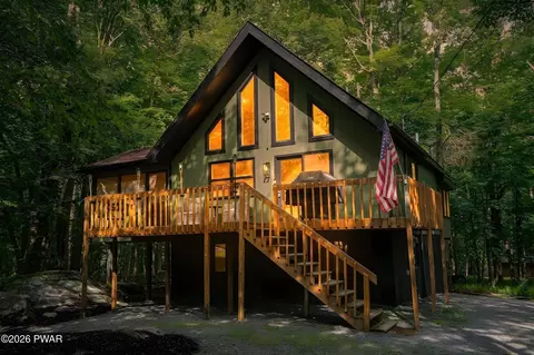 8 Vista Ct, Lake Ariel, PA 18427