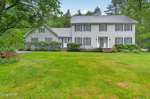 107 Valley Ct, Milford, PA 18337