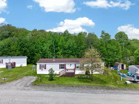 131 Hollister Dr, Moscow, PA 18444