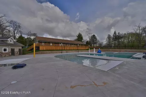 5171 Classic Dr, Tobyhanna, PA 18466