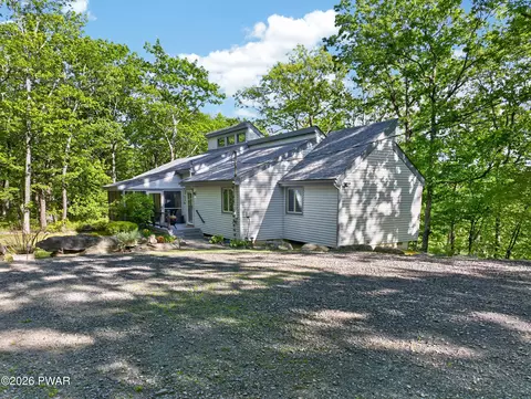 105 Cliff Dr, Hawley, PA 18428