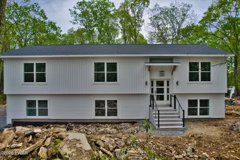 104 Blue Heron Ln, Milford, PA 18337