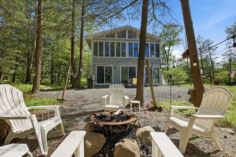 90 Westwood Dr, Lake Ariel, PA 18436