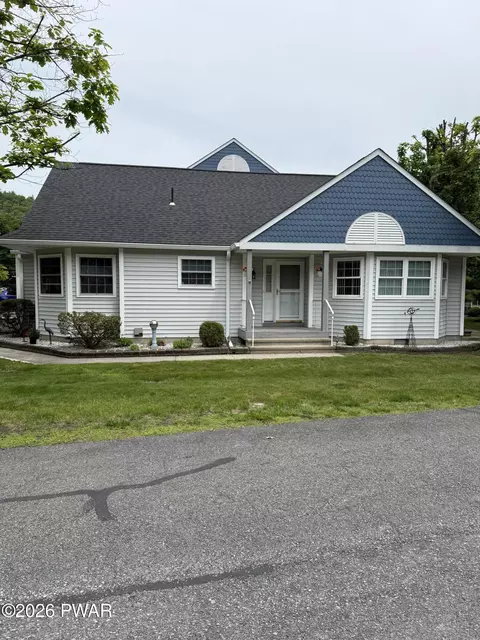 4062 Circle Ct, Milford, PA 18337