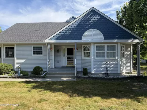 4062 Circle Ct, Milford, PA 18337