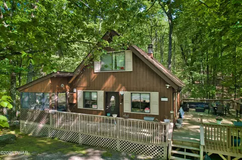 129 Hickory Dr, Lords Valley, PA 18428