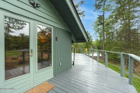 145 Indian Dr, Greentown, PA 18426