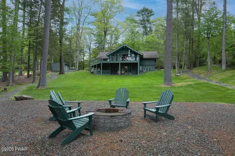 145 Indian Dr, Greentown, PA 18426