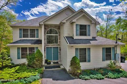 104 Montauk Ct, Milford, PA 18337