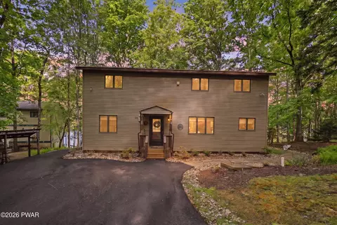 132 Spruce Lake Dr, Milford, PA 18337