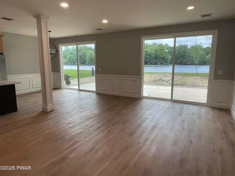 157 E Shore Dr, Dingmans Ferry, PA 18328