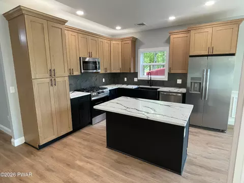 Kitchen - 157 E Shore Dr, Dingmans Ferry, PA 18328 photo 3 of 4