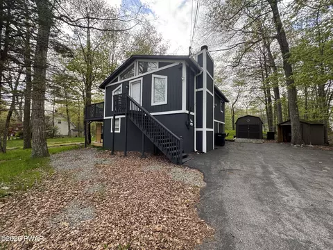 3222 Hamlet Dr, Tobyhanna, PA 18466