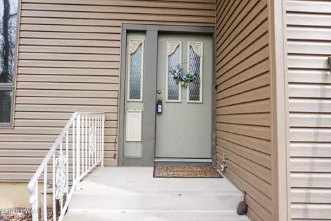 Exterior - 109 Eagle Ct, Bushkill, PA 18324 photo 2 of 12