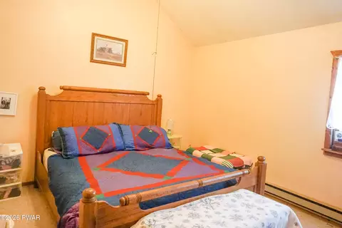 Bedroom - 109 Eagle Ct, Bushkill, PA 18324 photo 1 of 3