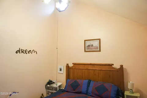 Bedroom - 109 Eagle Ct, Bushkill, PA 18324 photo 2 of 3