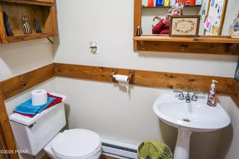 Bath - 109 Eagle Ct, Bushkill, PA 18324 photo 3 of 3