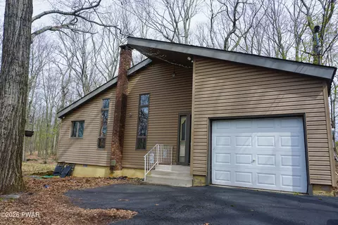 109 Eagle Ct, Bushkill, PA 18324