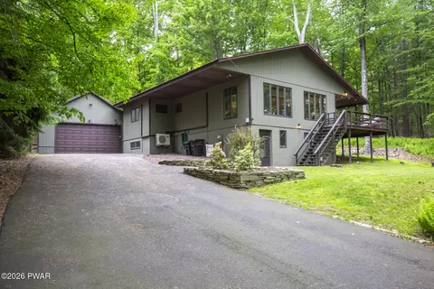 1489 Lakeland Dr, Lake Ariel, PA 18436