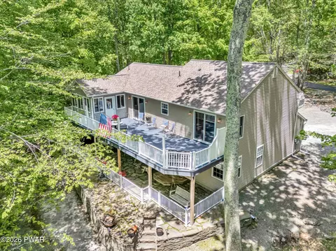 14 W Lakeside Dr, Lakeville, PA 18438