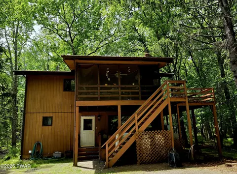 104 Boulder Dr, Lords Valley, PA 18428
